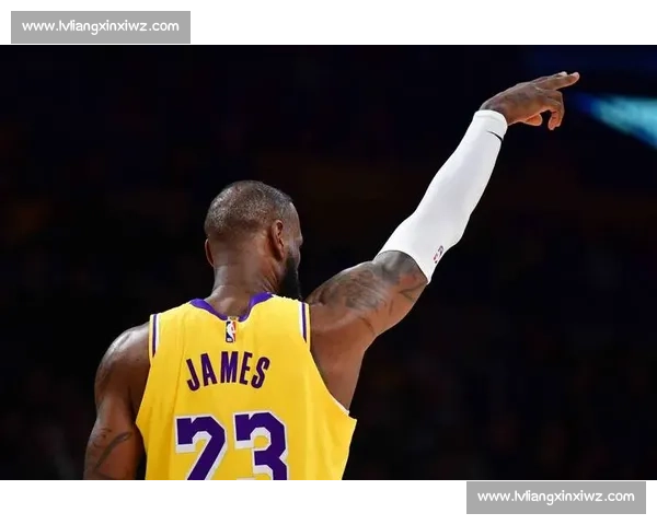 詹姆斯回应提前离场争议:职业球员的身体管理哲学 詹姆斯回应提前离场争议:职业球员的身体管理哲学